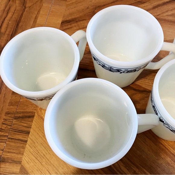 Pyrex corningware old town blue milk glass mug set of 6 mugs navy blue white 70s - Picture 3 of 8